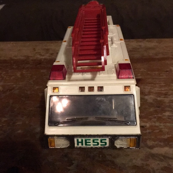 Vintage HESS 1996 emergency truck. Lights and sirens in working condition. - Picture 6 of 8